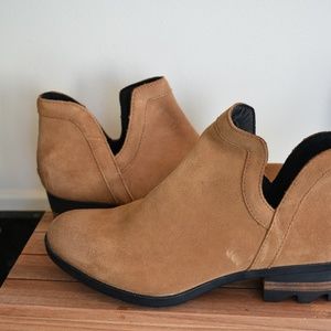 SOREL WOMEN'S LOLLA CUT OUT BOOTIE CARMEL BROWN